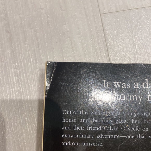 A Wrinkle Im Time book by Madeleine L’Engle - Picture 3 of 3